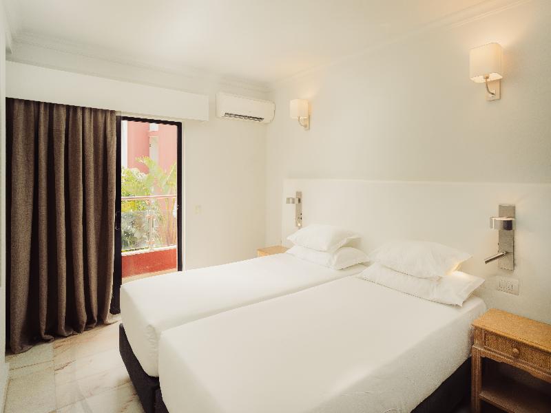 Topázio Vibe Beach Hotel & Apartments image