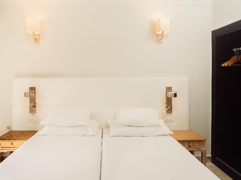 Topázio Vibe Beach Hotel & Apartments image
