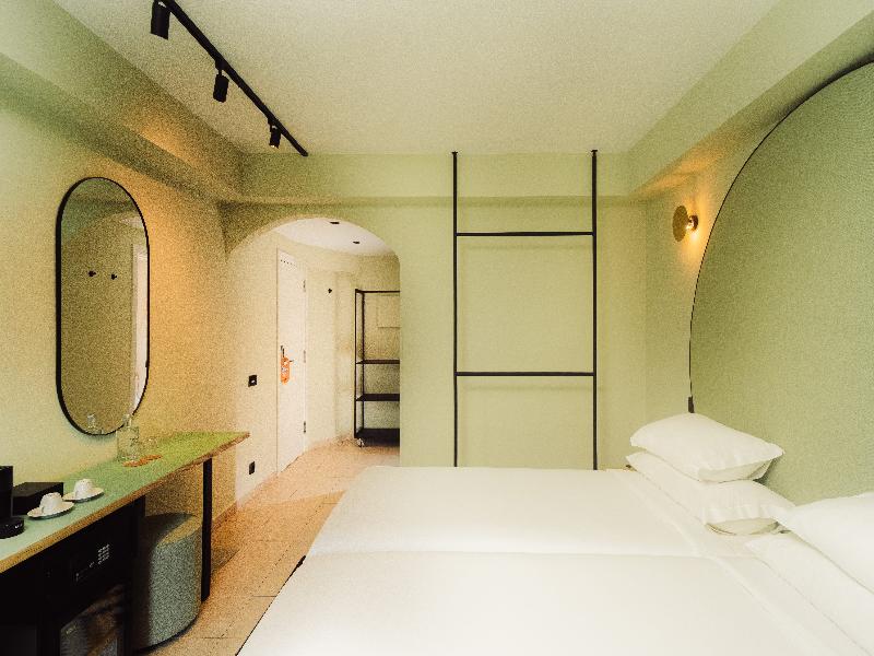 Topázio Vibe Beach Hotel & Apartments image