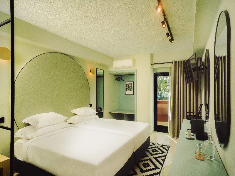 Topázio Vibe Beach Hotel & Apartments image