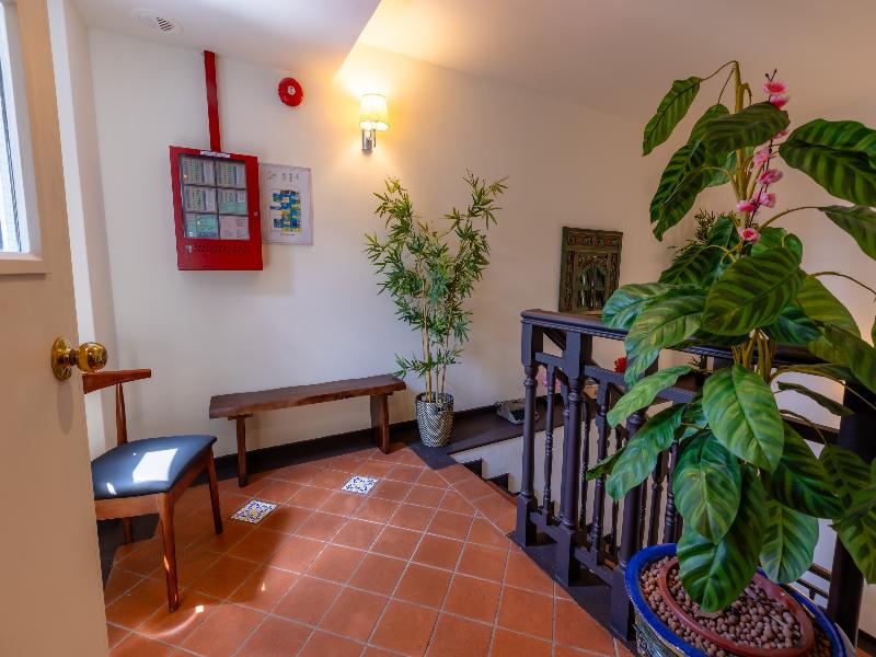 iNN at Temple St by Q Loft Newly Renovated image