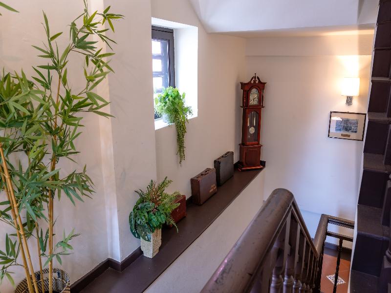 iNN at Temple St by Q Loft Newly Renovated image