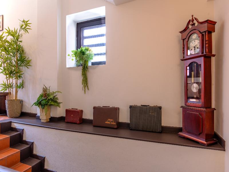 iNN at Temple St by Q Loft Newly Renovated image