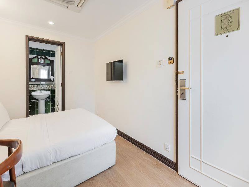 iNN at Temple St by Q Loft Newly Renovated image