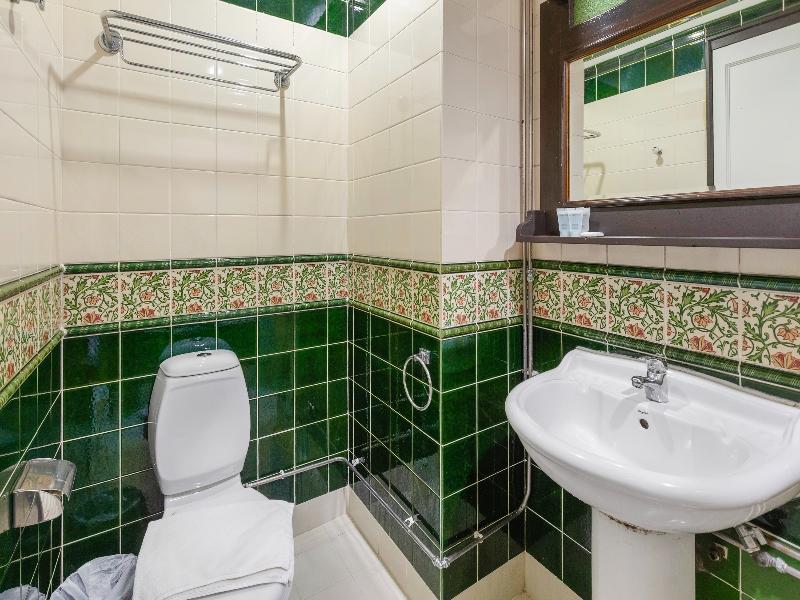 iNN at Temple St by Q Loft Newly Renovated image