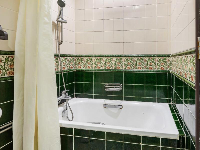 iNN at Temple St by Q Loft Newly Renovated image