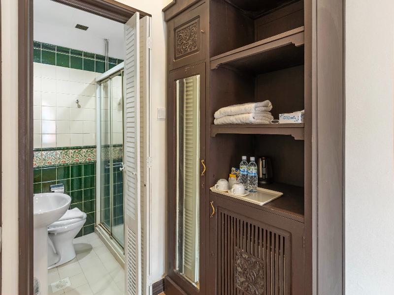iNN at Temple St by Q Loft Newly Renovated image