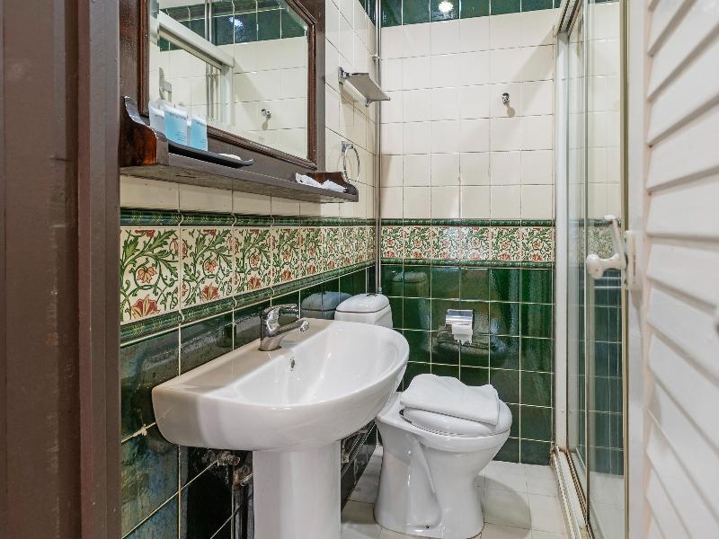 iNN at Temple St by Q Loft Newly Renovated image