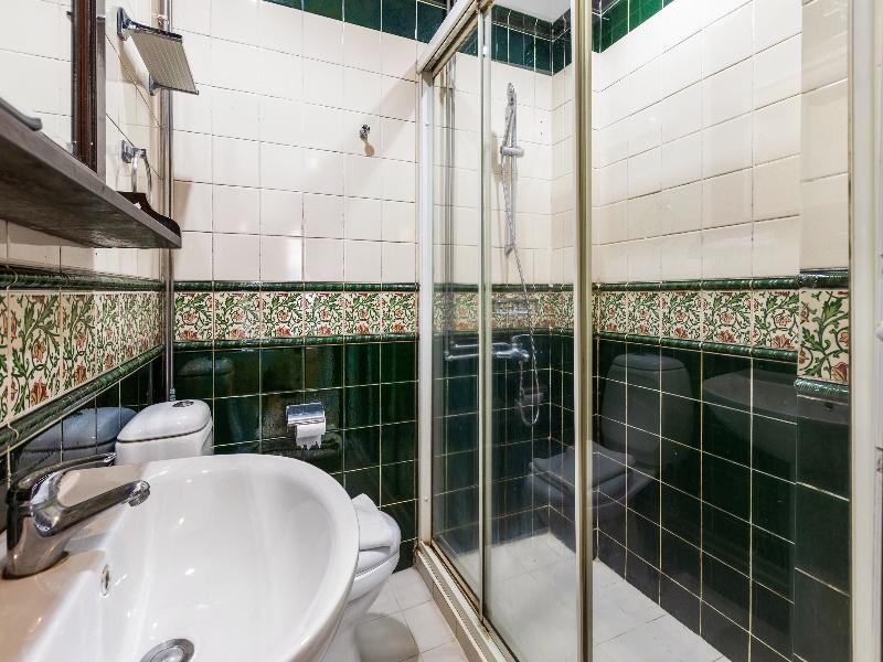 iNN at Temple St by Q Loft Newly Renovated image