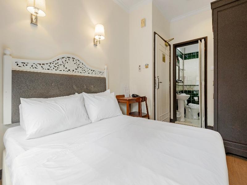 iNN at Temple St by Q Loft Newly Renovated image