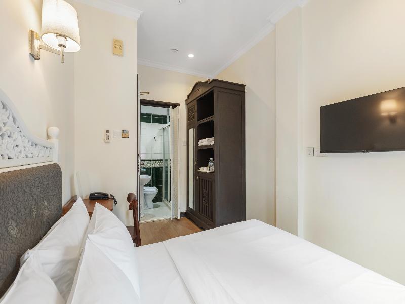 iNN at Temple St by Q Loft Newly Renovated image
