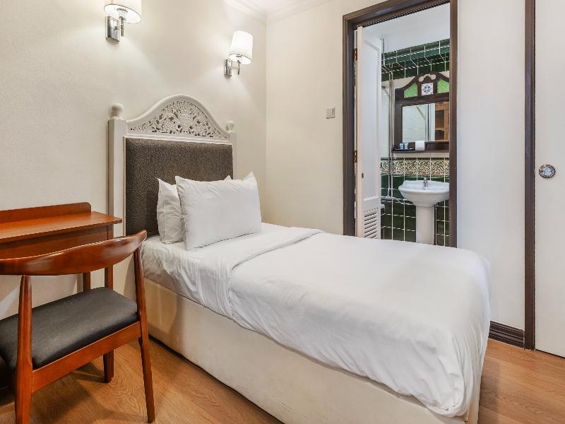 iNN at Temple St by Q Loft Newly Renovated image