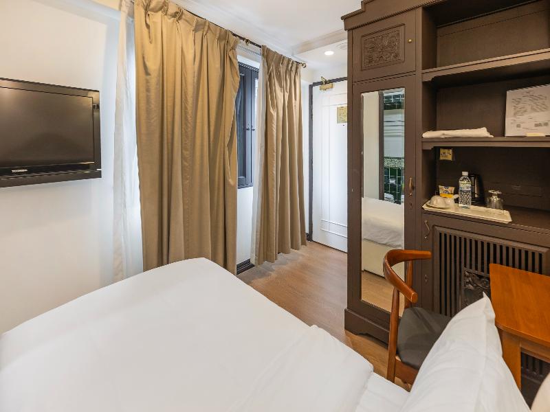 iNN at Temple St by Q Loft Newly Renovated image
