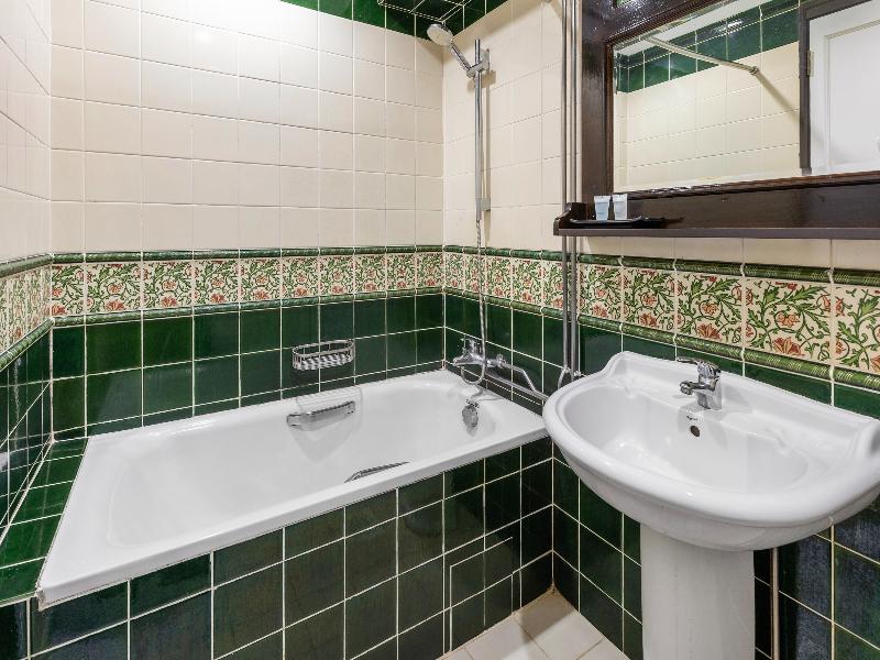 iNN at Temple St by Q Loft Newly Renovated image