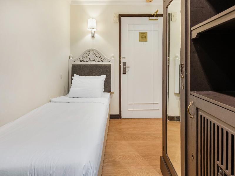 iNN at Temple St by Q Loft Newly Renovated image