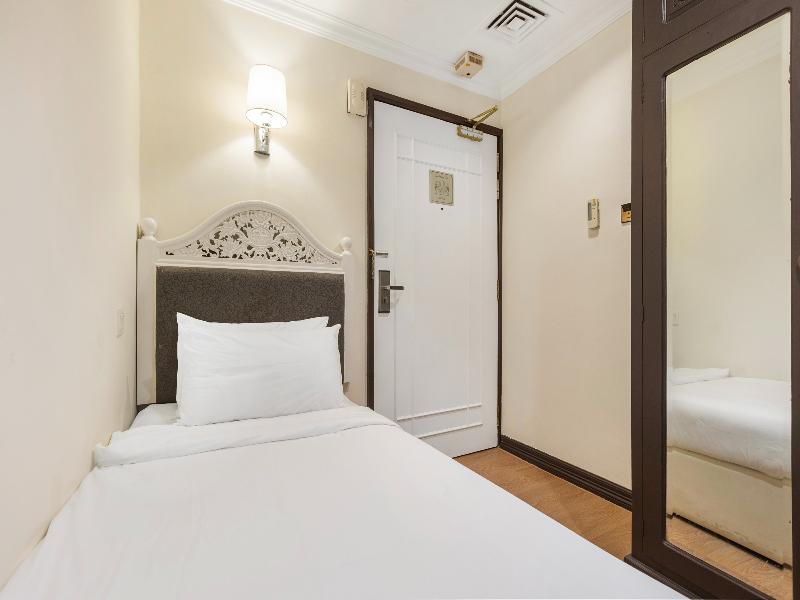 iNN at Temple St by Q Loft Newly Renovated image