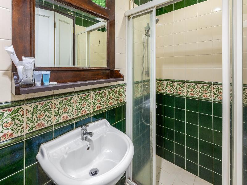 iNN at Temple St by Q Loft Newly Renovated image