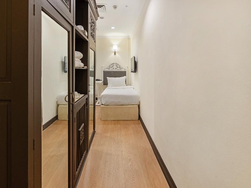 iNN at Temple St by Q Loft Newly Renovated image
