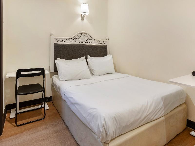 iNN at Temple St by Q Loft Newly Renovated image