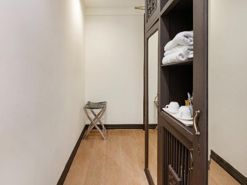 iNN at Temple St by Q Loft Newly Renovated image