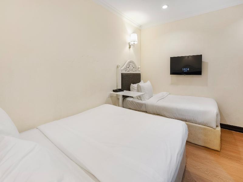 iNN at Temple St by Q Loft Newly Renovated image