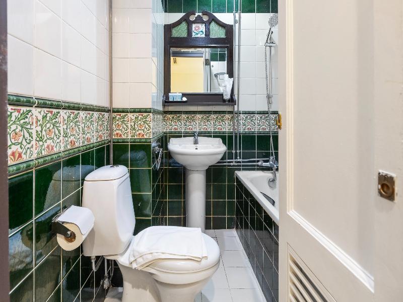 iNN at Temple St by Q Loft Newly Renovated image