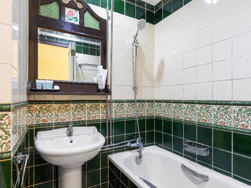 iNN at Temple St by Q Loft Newly Renovated image