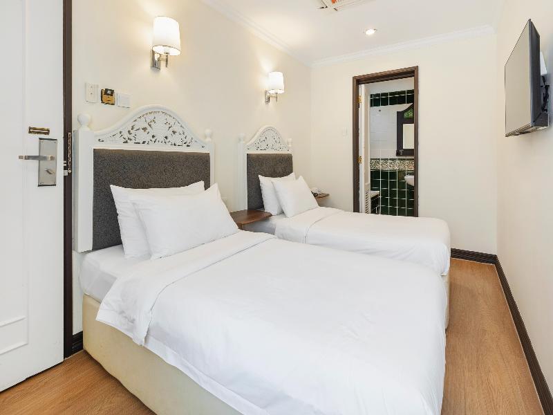 iNN at Temple St by Q Loft Newly Renovated image