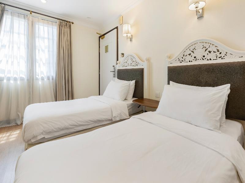 iNN at Temple St by Q Loft Newly Renovated image