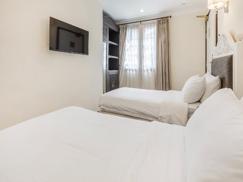 iNN at Temple St by Q Loft Newly Renovated image
