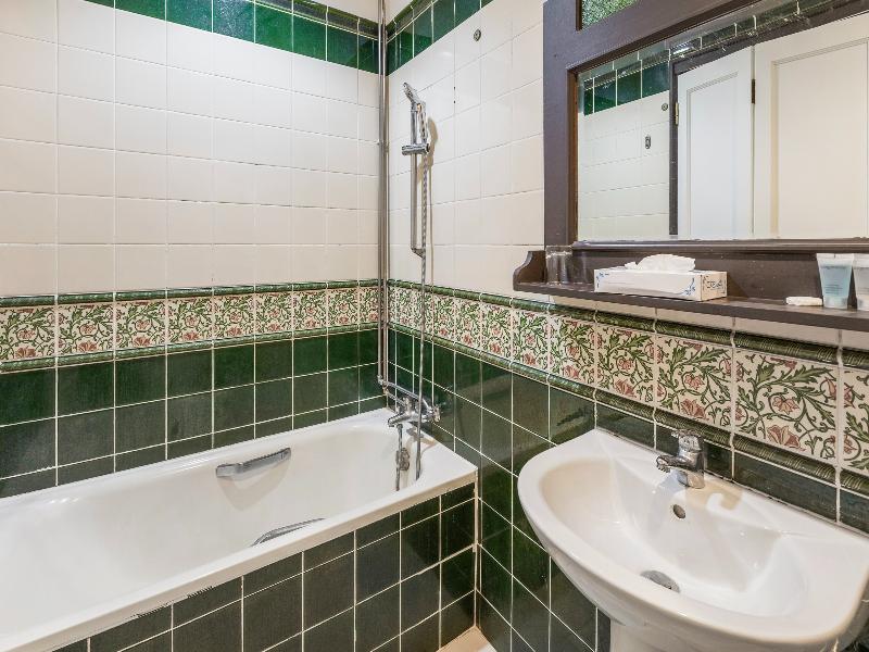 iNN at Temple St by Q Loft Newly Renovated image