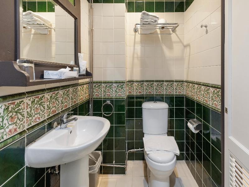 iNN at Temple St by Q Loft Newly Renovated image