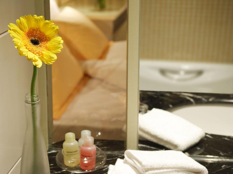 Cosmo Hotel Hong Kong by Dorsett Hotels image