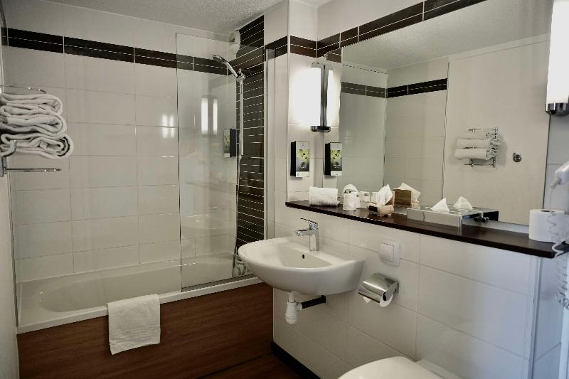 Sure Hotel by Best Western Biarritz Aeroport image