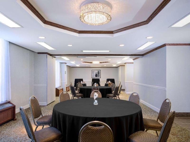 DoubleTree by Hilton Philadelphia Airport image