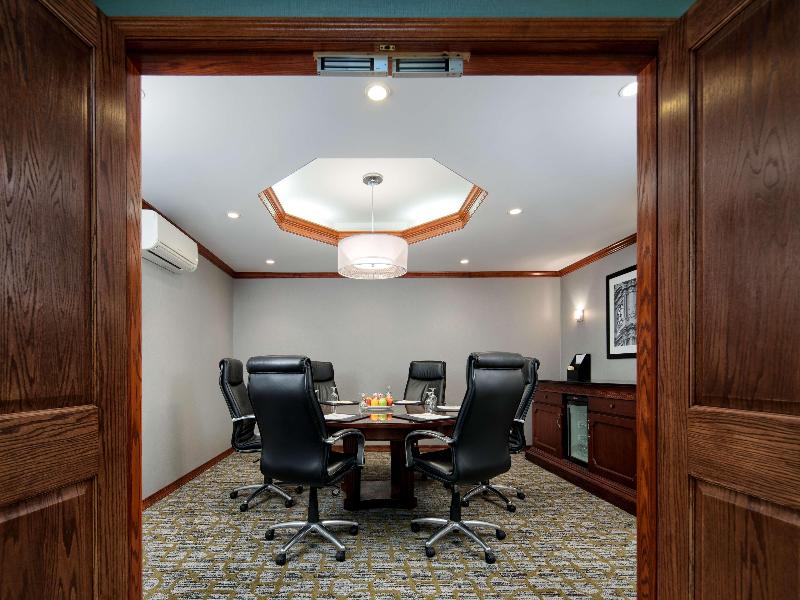 DoubleTree by Hilton Philadelphia Airport image