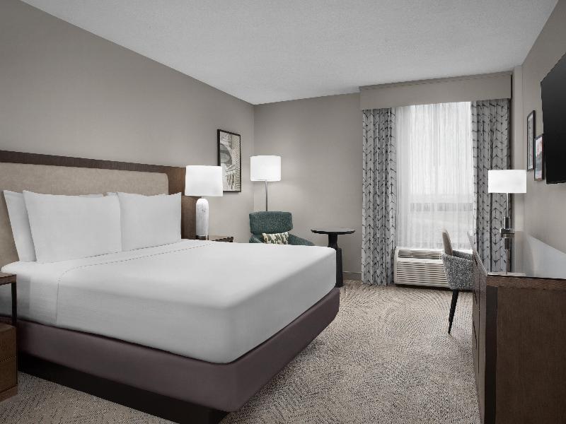 DoubleTree by Hilton Philadelphia Airport image