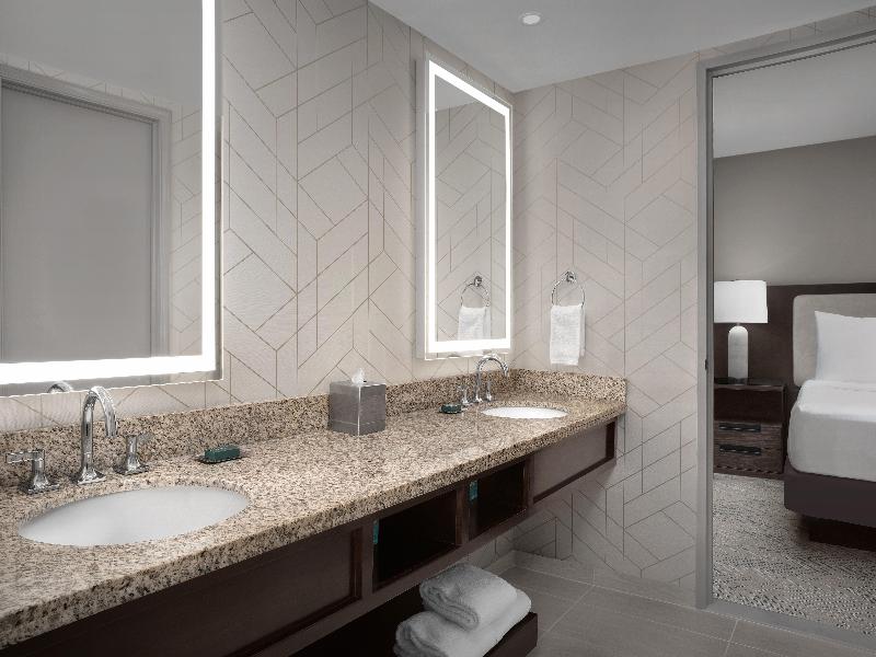 DoubleTree by Hilton Philadelphia Airport photo 20