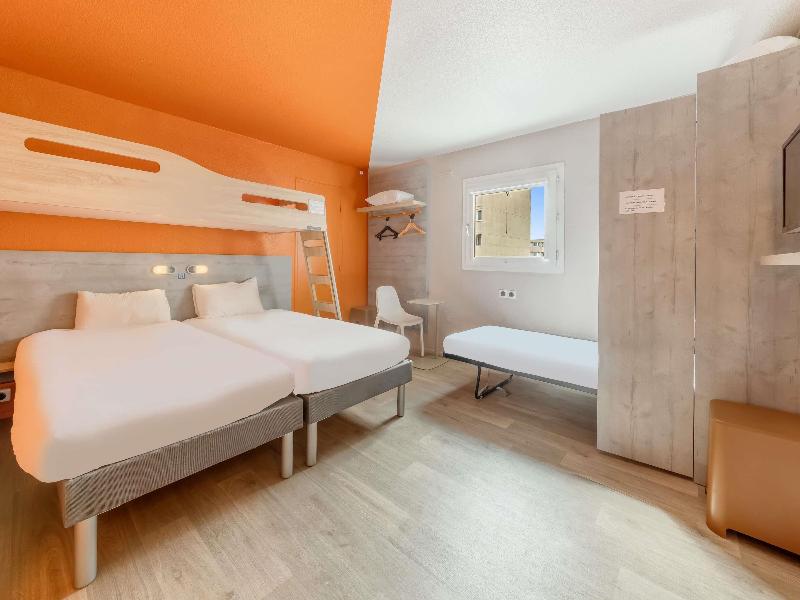 Ibis Budget Fresnes image