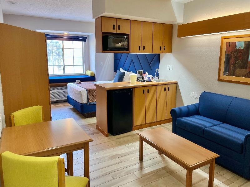 Microtel Inn and Suites By Wyndham Culiacan image