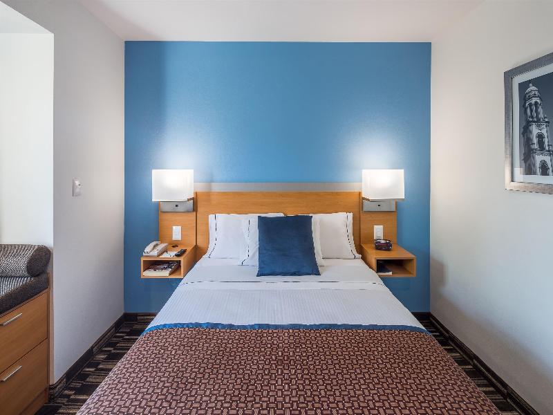 Microtel Inn and Suites By Wyndham Culiacan image