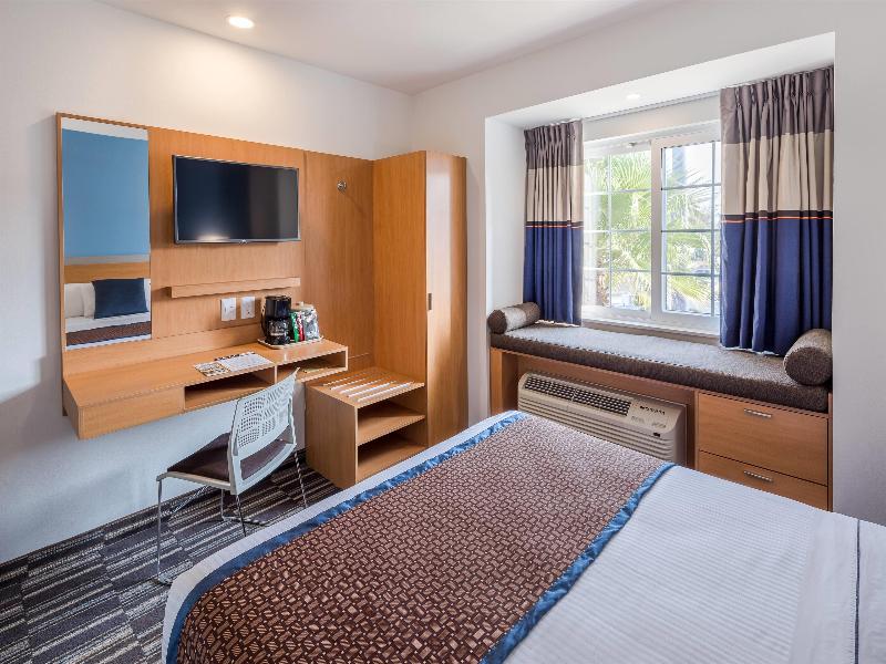 Microtel Inn and Suites By Wyndham Culiacan image