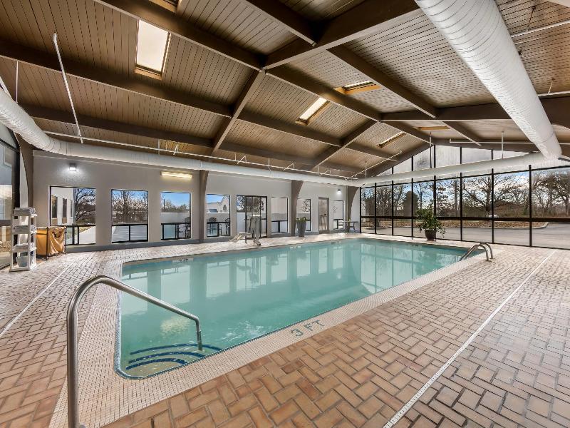 Comfort Suites (London) image