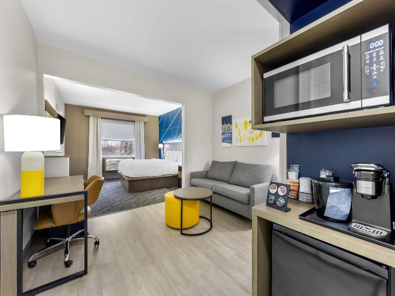 Comfort Suites (London) image