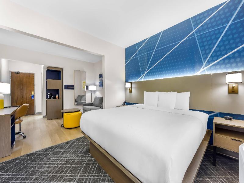 Comfort Suites (London) image