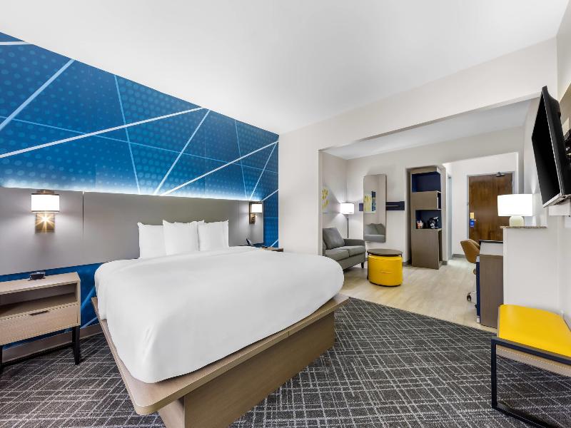 Comfort Suites (London) image