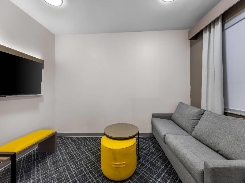 Comfort Suites (London) image
