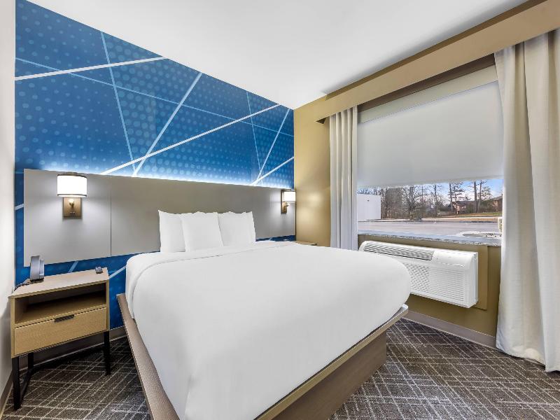 Comfort Suites (London) image