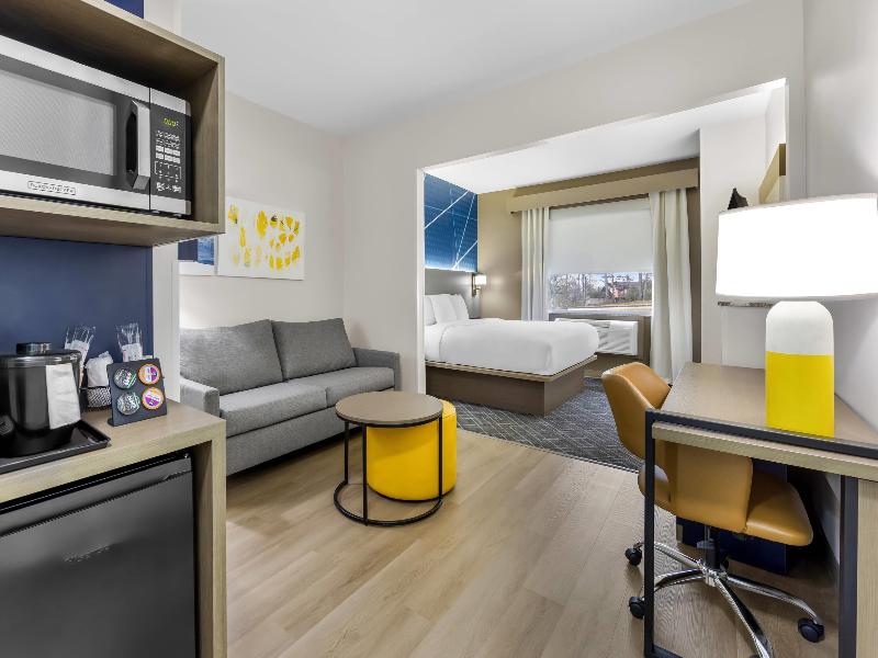 Comfort Suites (London) image