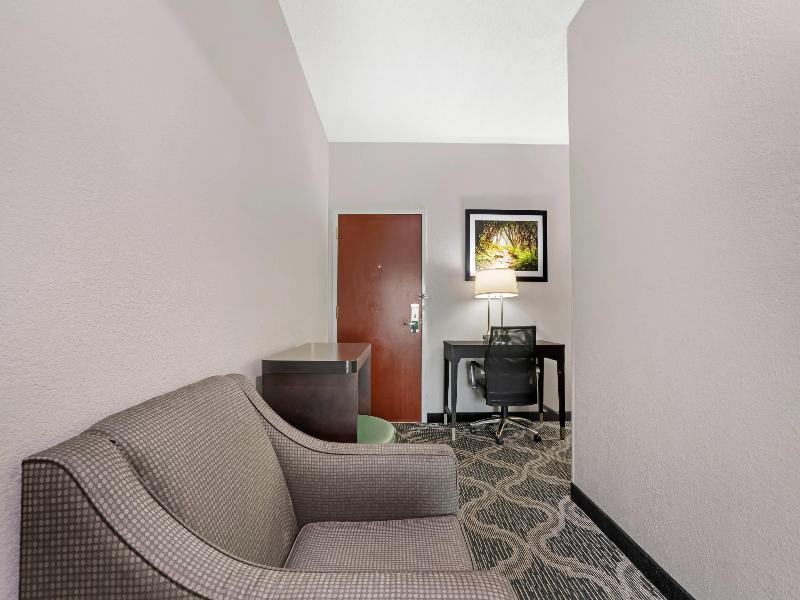 Quality Suites Pineville - Charlotte image